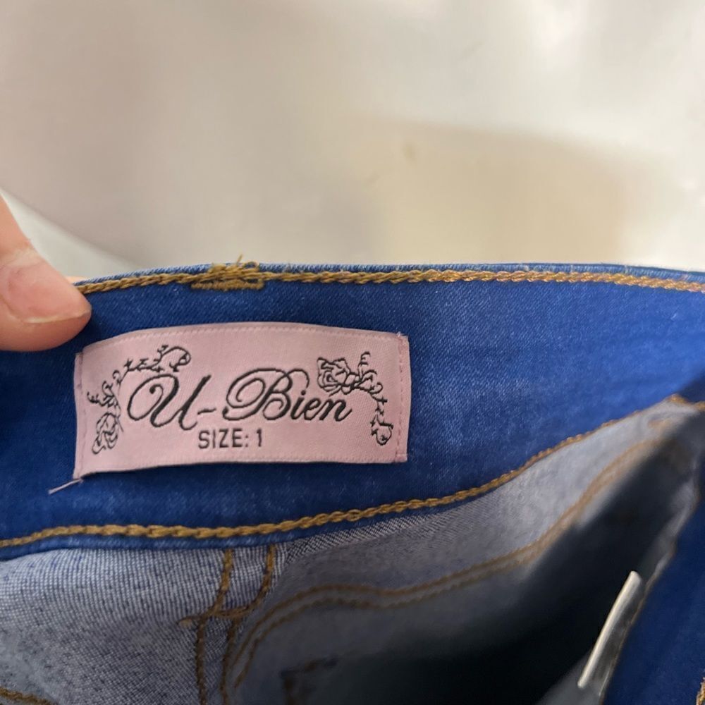 Blue jeans  - Picture 5 of 6
